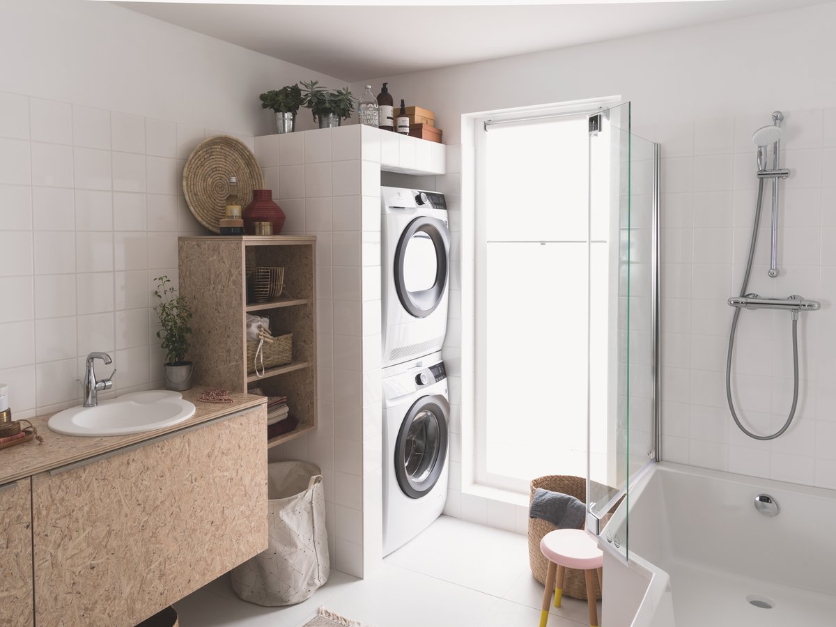 Lave-Linge et sèche-linge superposables Electrolux avec kit de superposition