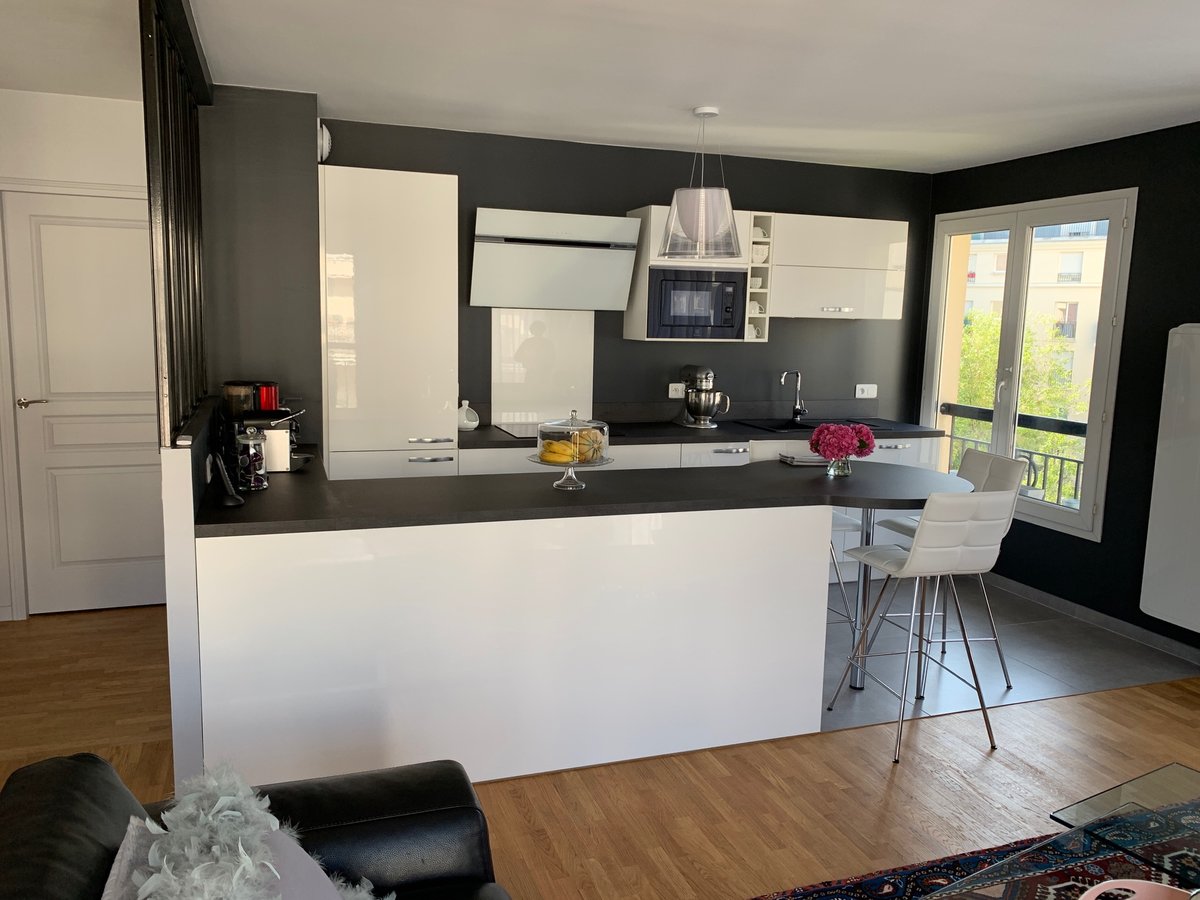 La cuisine équipée blanc brillant d’Antoine C