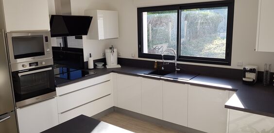 Cuisine équipée sur mesure Light Blanc Brillant