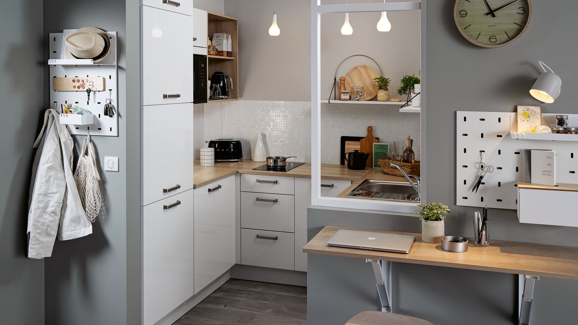 Bénéficiez des meilleurs conseils de rangement pour studio ou petit appartement, de la délimitation de l’espace au choix des meubles les plus malins !