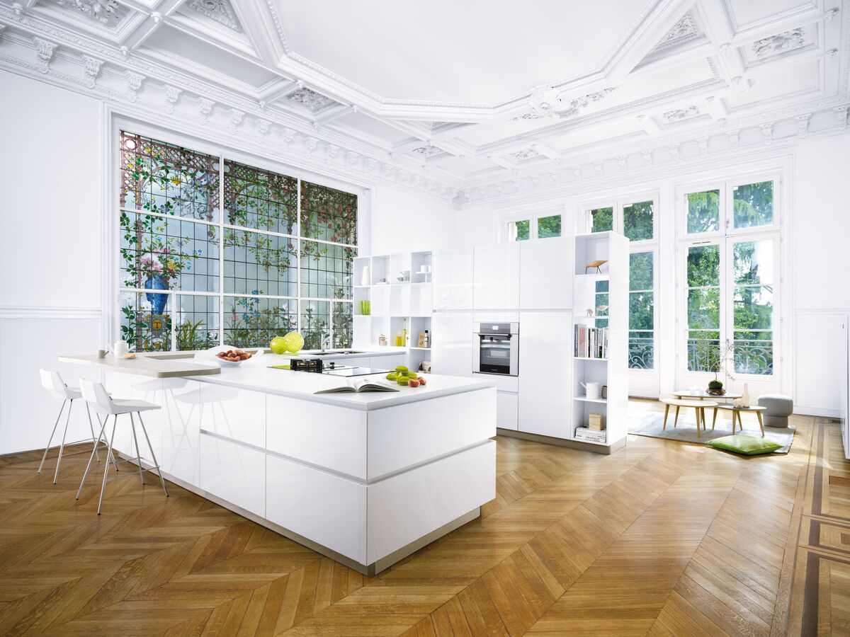 White handleless kitchen