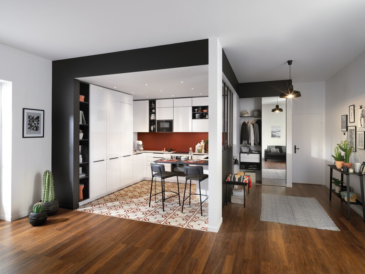 Small white fitted kitchen