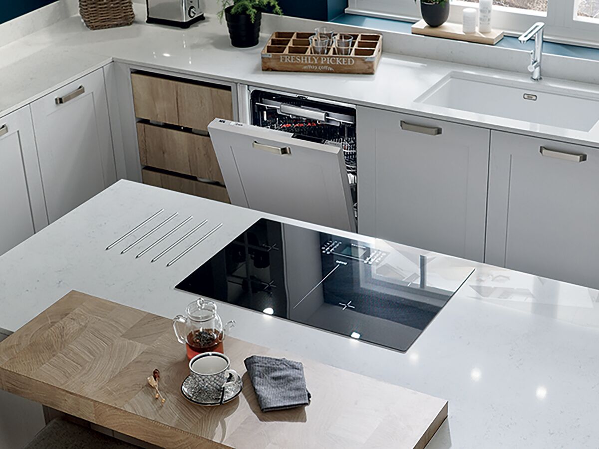 White rustic kitchen u shaped