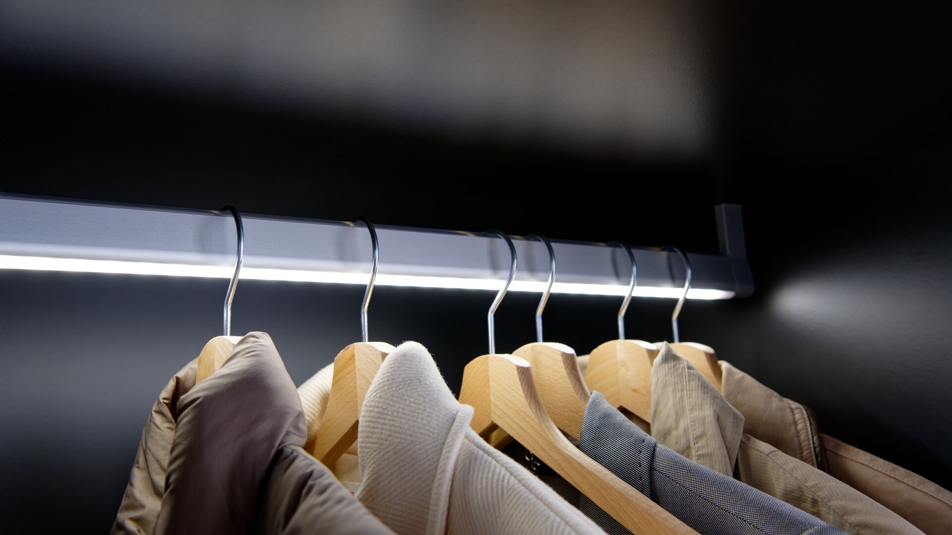 Kleiderstange mit LED Beleuchtung