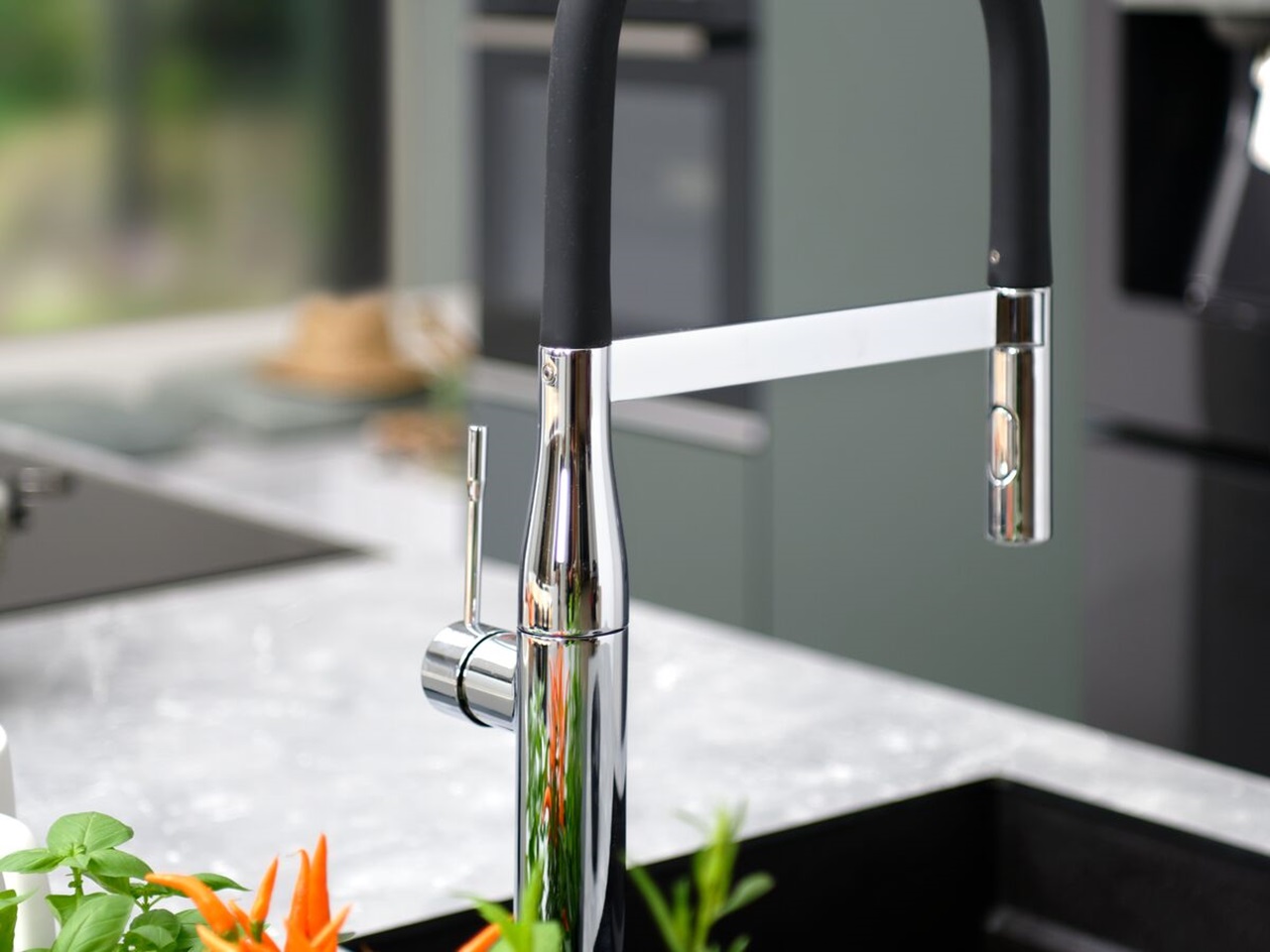 Black and chrome rounded spray-type mixer tap