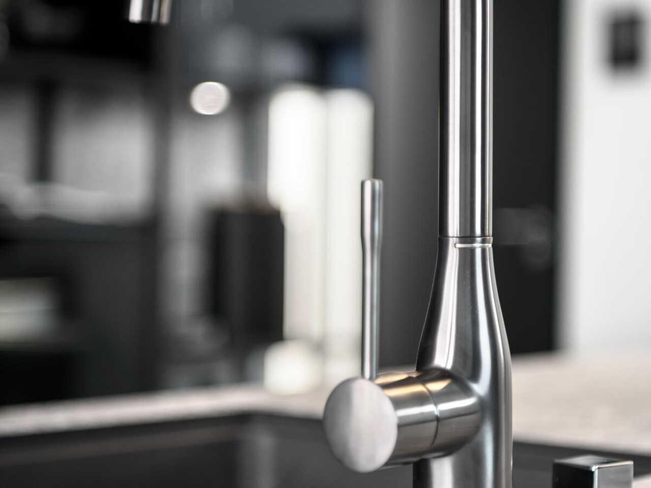 Designer kitchen mixer tap with brushed aluminium appearance