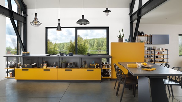 Diseño de cocina en negro y amarillo