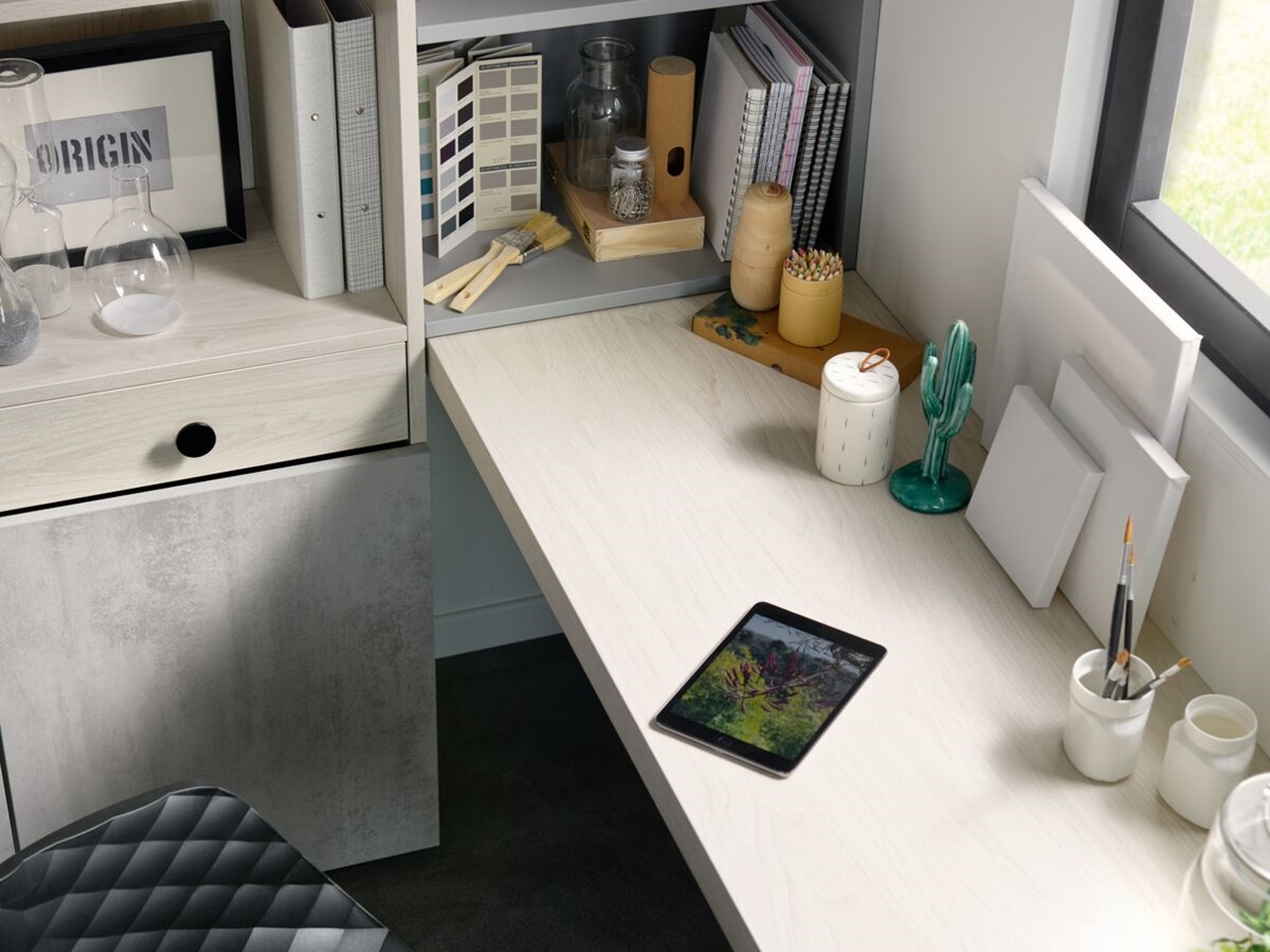 Desk area with work surface that is ideal for remote working and creative leisure activities