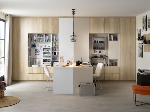 Une cuisine avec espace bureau