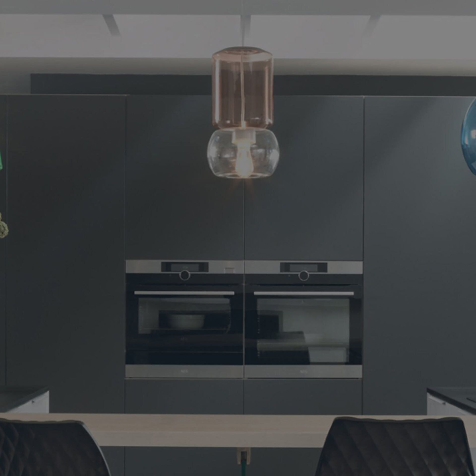 Rénovation complète de la cuisine avec un éclairage sous les armoires L.E.D  – Patrice Bond Electrique