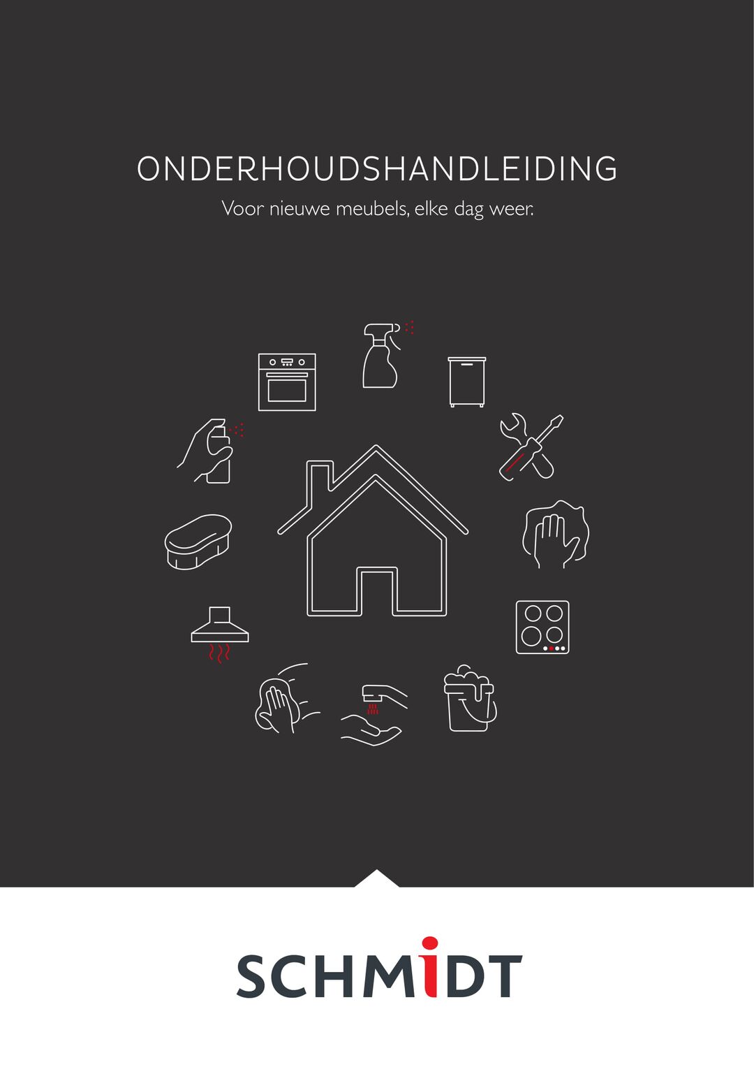 Vue d'un salon avec un canapé et une table basse, une cheminée avec un feu allumé au premier plan et les baies vitrées en arrière plan.