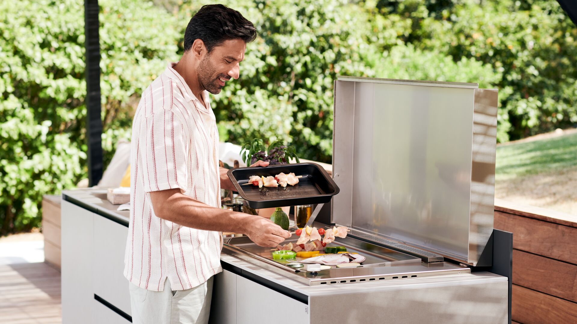 cuisine extérieure avec plancha inox pour recette été