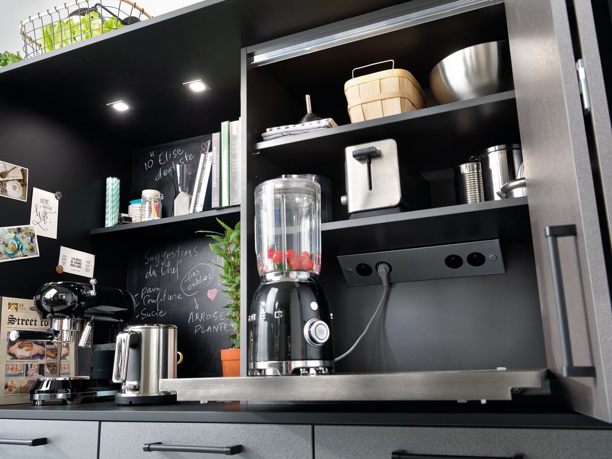 Unidad de almacenamiento para un robot de cocina multifuncional con tableta deslizante