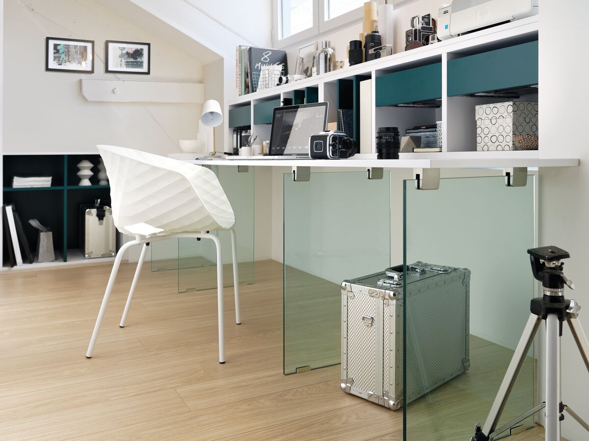 Vue globale du bureau avec les pieds en verre