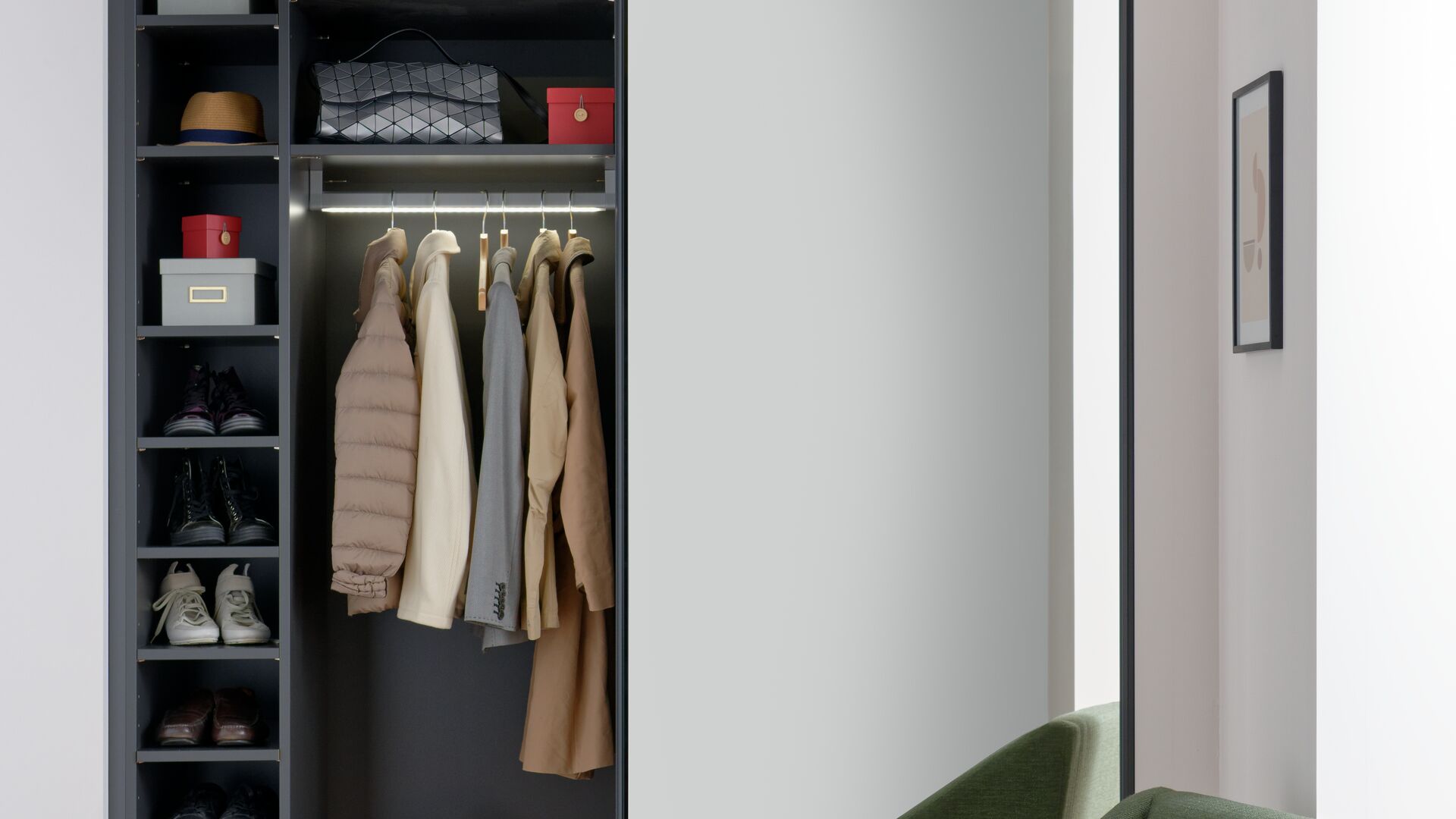 Schiebetür auf voller Höhe mit Spiegel