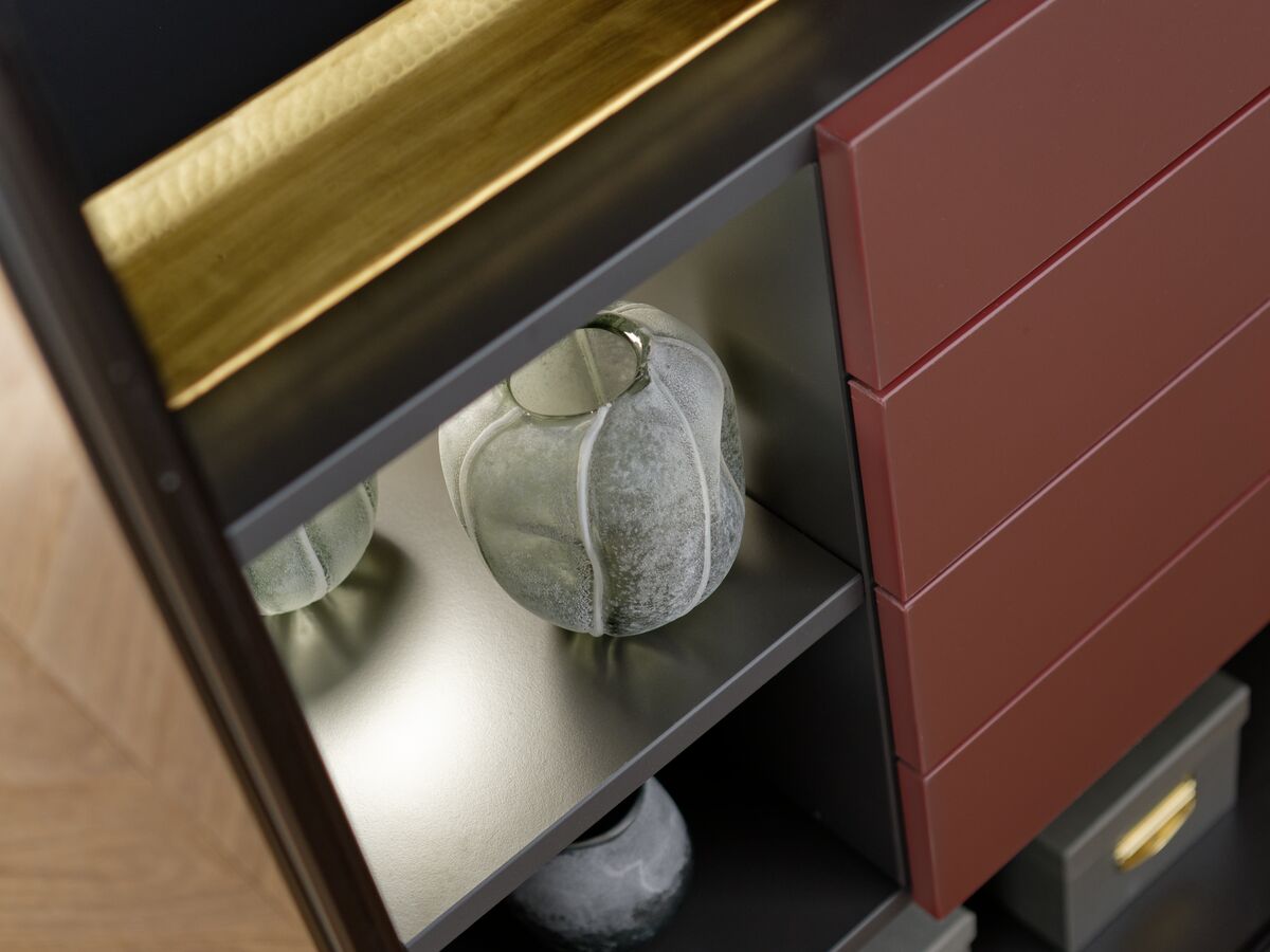 Intérieur design de placard rouge et noir