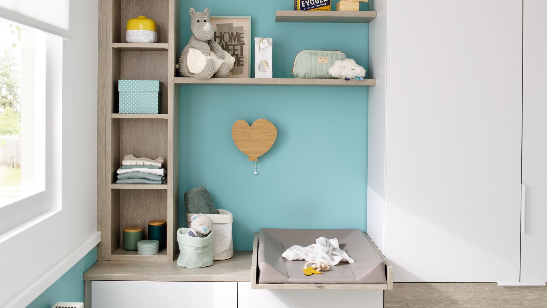 Meuble de rangement avec le plan à langer