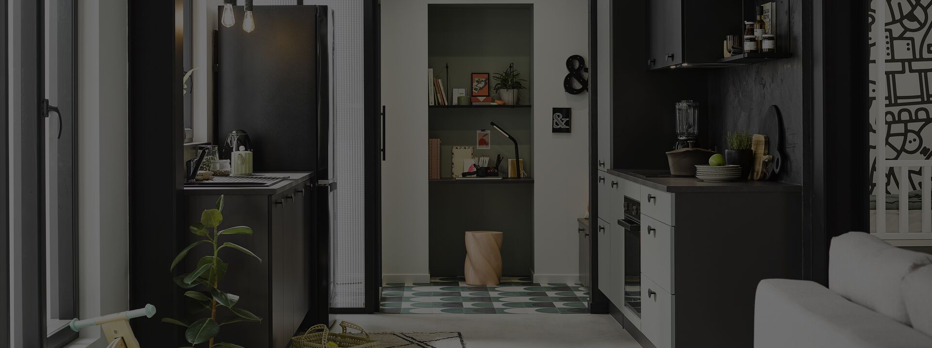 Cuisine équipée en couloir